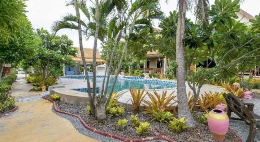 CAPITAL O961 Baan Dow Chompoo Resort