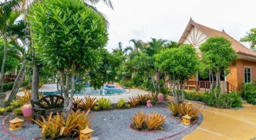 CAPITAL O961 Baan Dow Chompoo Resort