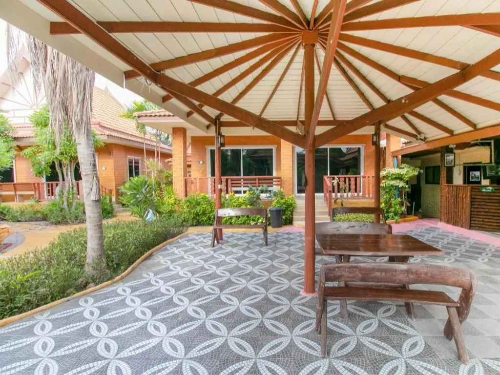 CAPITAL O961 Baan Dow Chompoo Resort