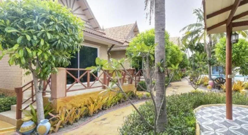 CAPITAL O961 Baan Dow Chompoo Resort