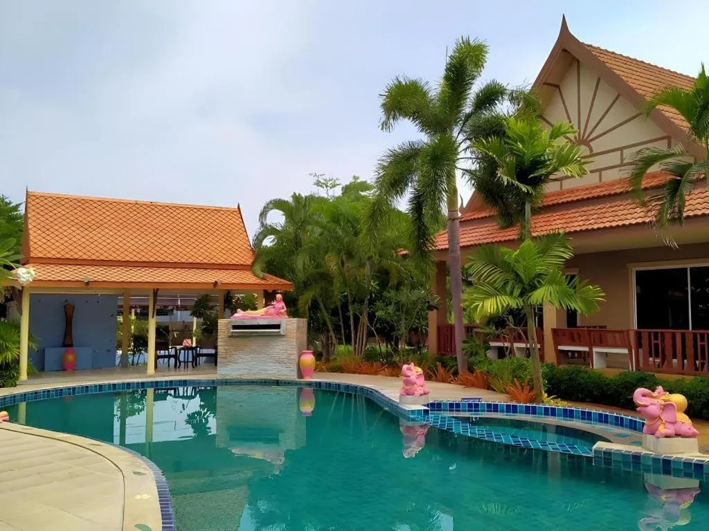 CAPITAL O961 Baan Dow Chompoo Resort