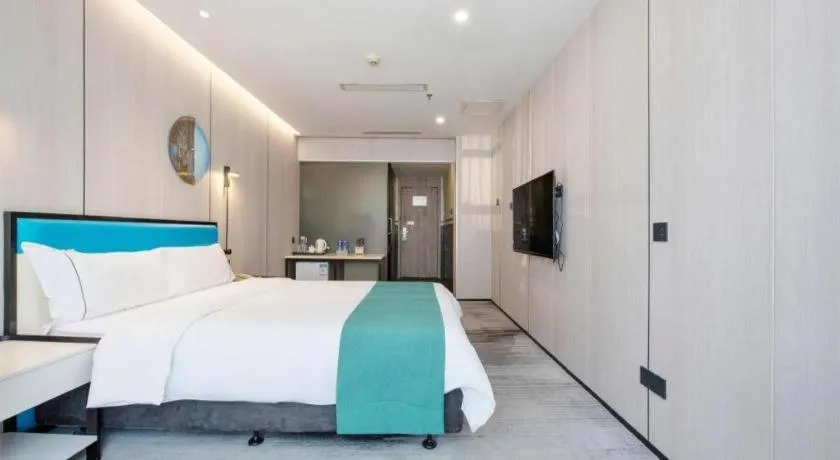 Bed in Golden Central Hotel Shenzhen