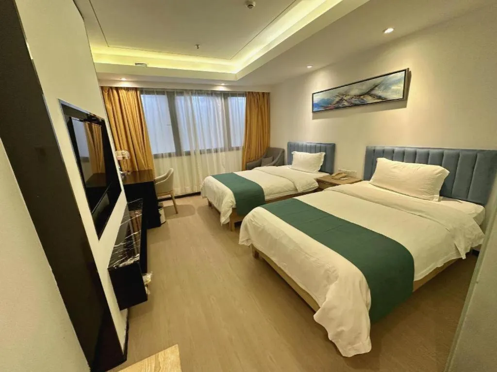 Bed in Golden Central Hotel Shenzhen