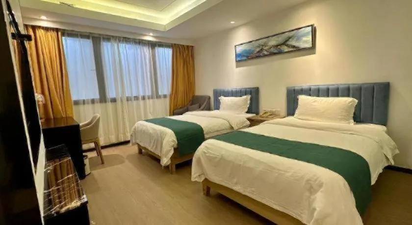 Bed in Golden Central Hotel Shenzhen