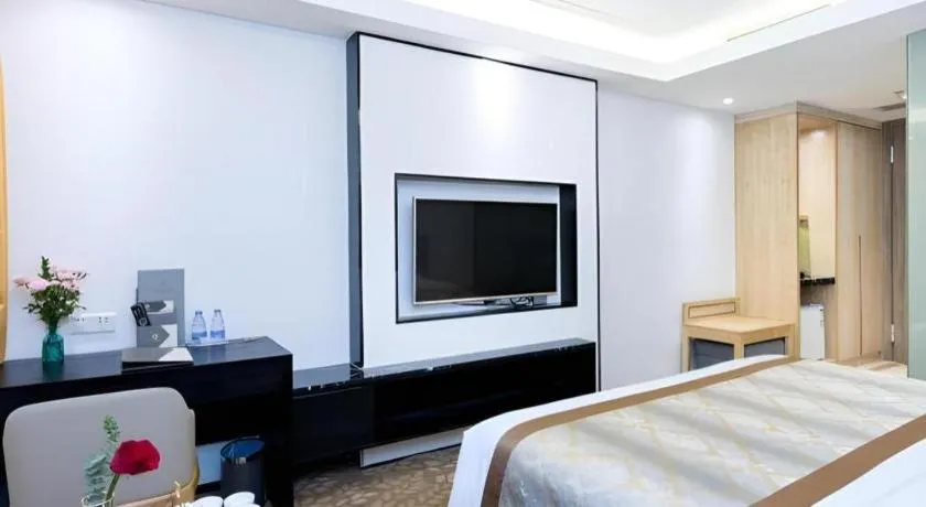 Bed in Golden Central Hotel Shenzhen