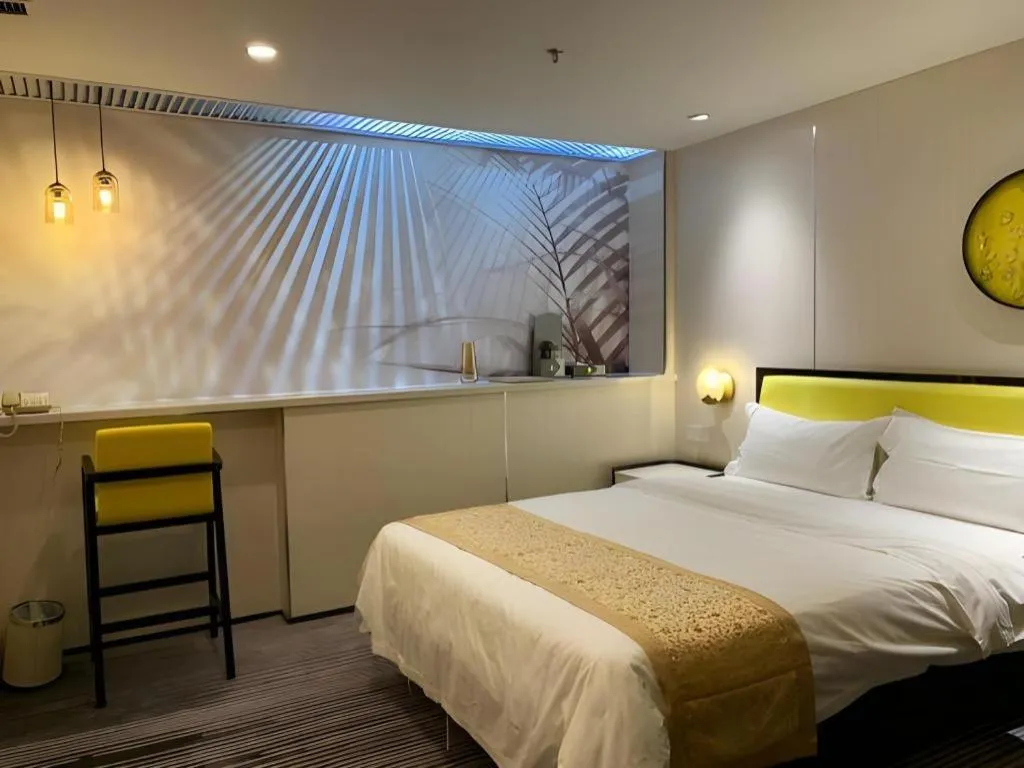 Bed in Golden Central Hotel Shenzhen