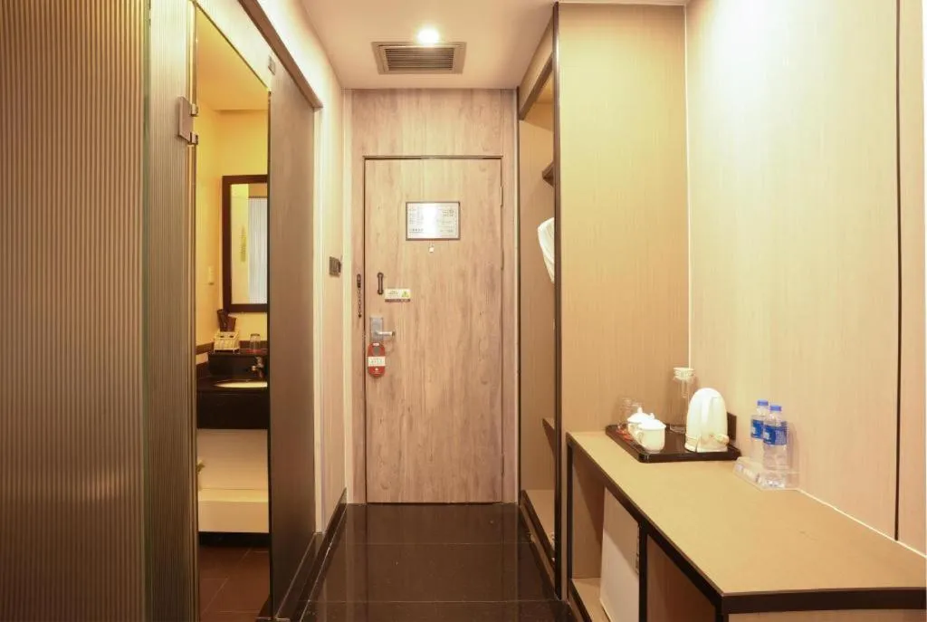 Bed in Golden Central Hotel Shenzhen