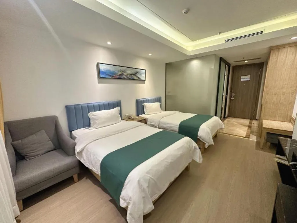 Bed in Golden Central Hotel Shenzhen