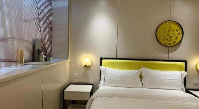 Bed in Golden Central Hotel Shenzhen