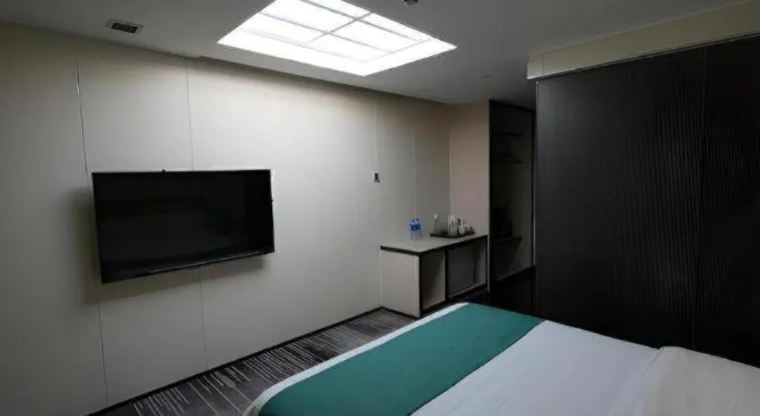 Bed in Golden Central Hotel Shenzhen