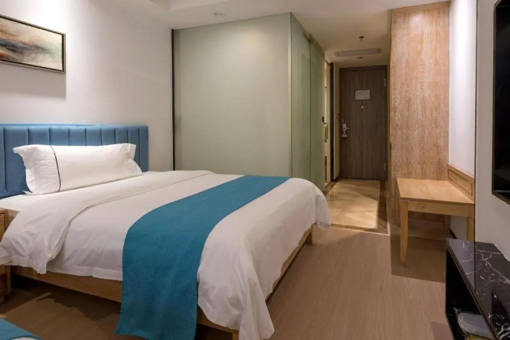 Bed in Golden Central Hotel Shenzhen