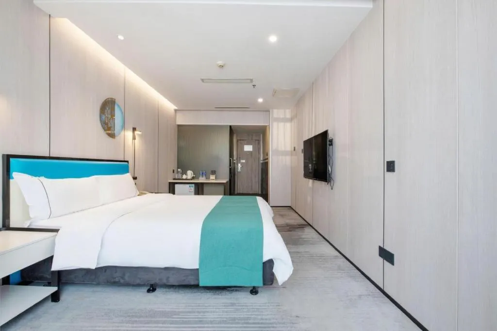 Bed in Golden Central Hotel Shenzhen