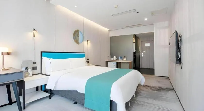 Bed in Golden Central Hotel Shenzhen