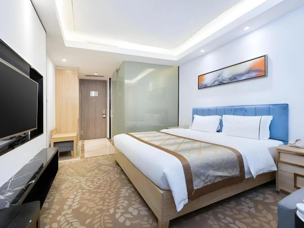 Bed in Golden Central Hotel Shenzhen