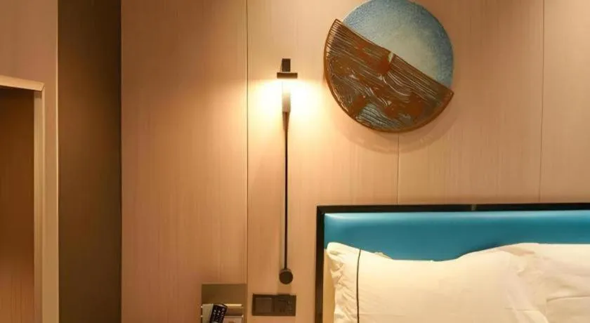 Bed in Golden Central Hotel Shenzhen