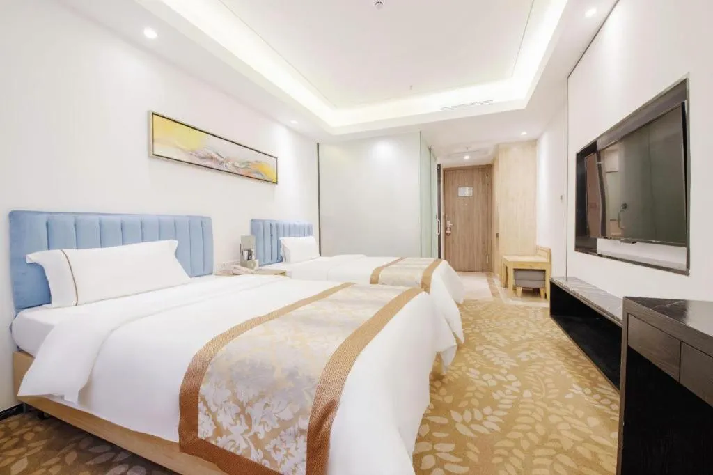 Bed in Golden Central Hotel Shenzhen