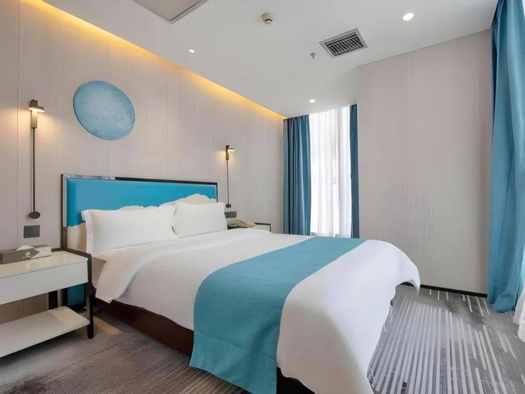 Bed in Golden Central Hotel Shenzhen