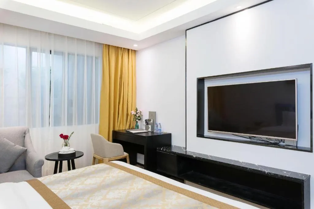 Bed in Golden Central Hotel Shenzhen