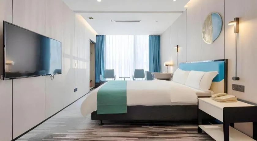 Bed in Golden Central Hotel Shenzhen