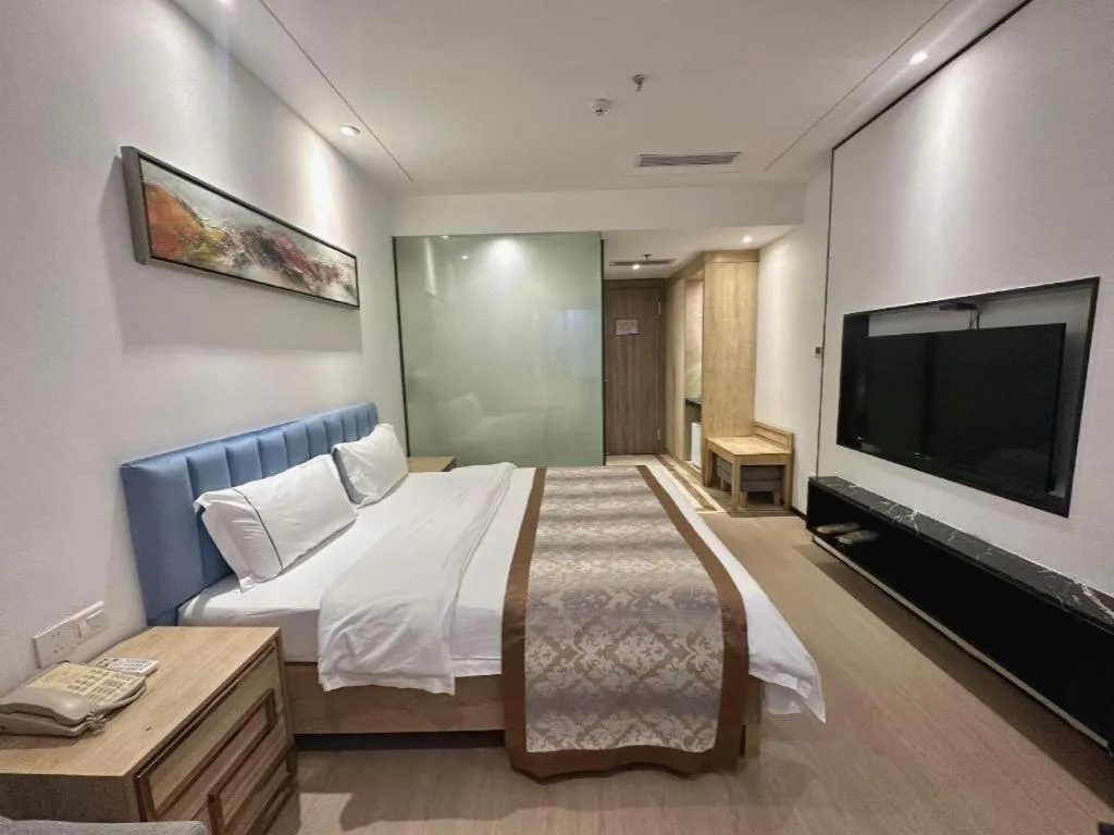 Bed in Golden Central Hotel Shenzhen