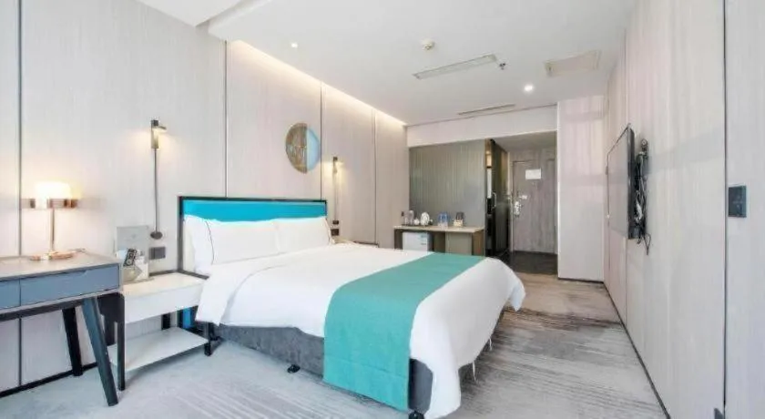 Bed in Golden Central Hotel Shenzhen