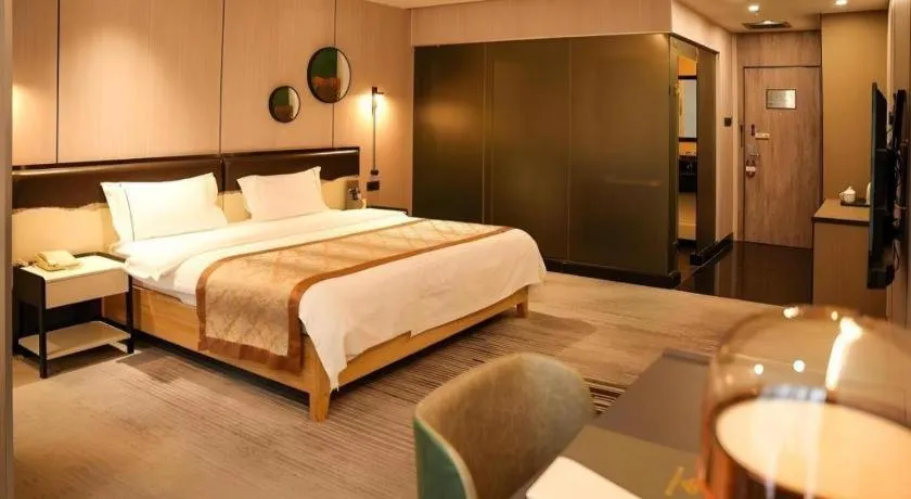 Bed in Golden Central Hotel Shenzhen