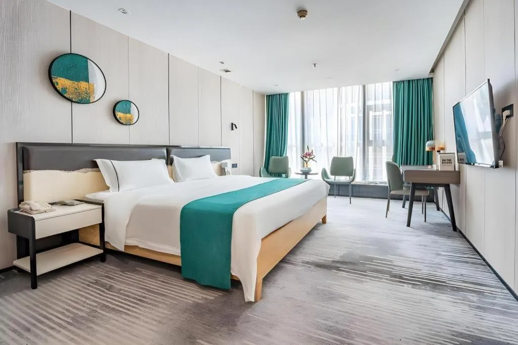 Bed in Golden Central Hotel Shenzhen