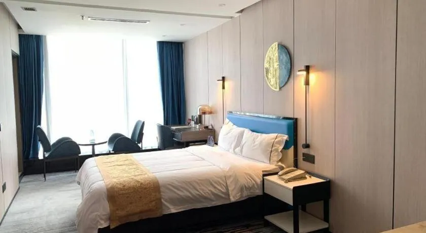 Bed in Golden Central Hotel Shenzhen