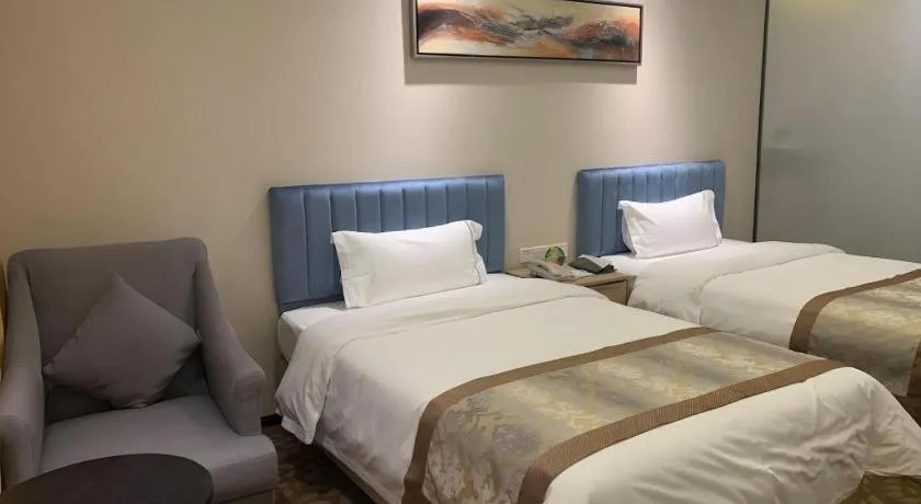 Bed in Golden Central Hotel Shenzhen