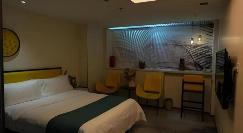 Bed in Golden Central Hotel Shenzhen