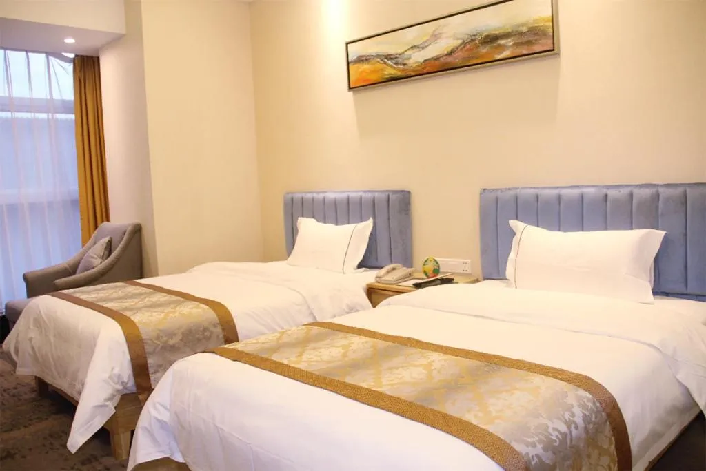 Bed in Golden Central Hotel Shenzhen