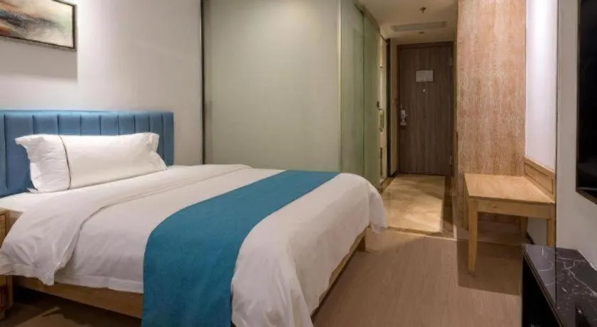 Bed in Golden Central Hotel Shenzhen