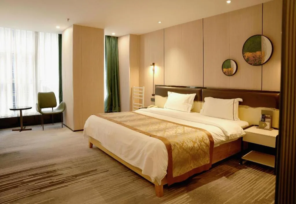 Bed in Golden Central Hotel Shenzhen