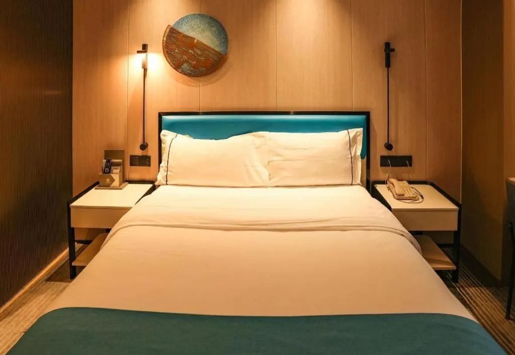 Bed in Golden Central Hotel Shenzhen
