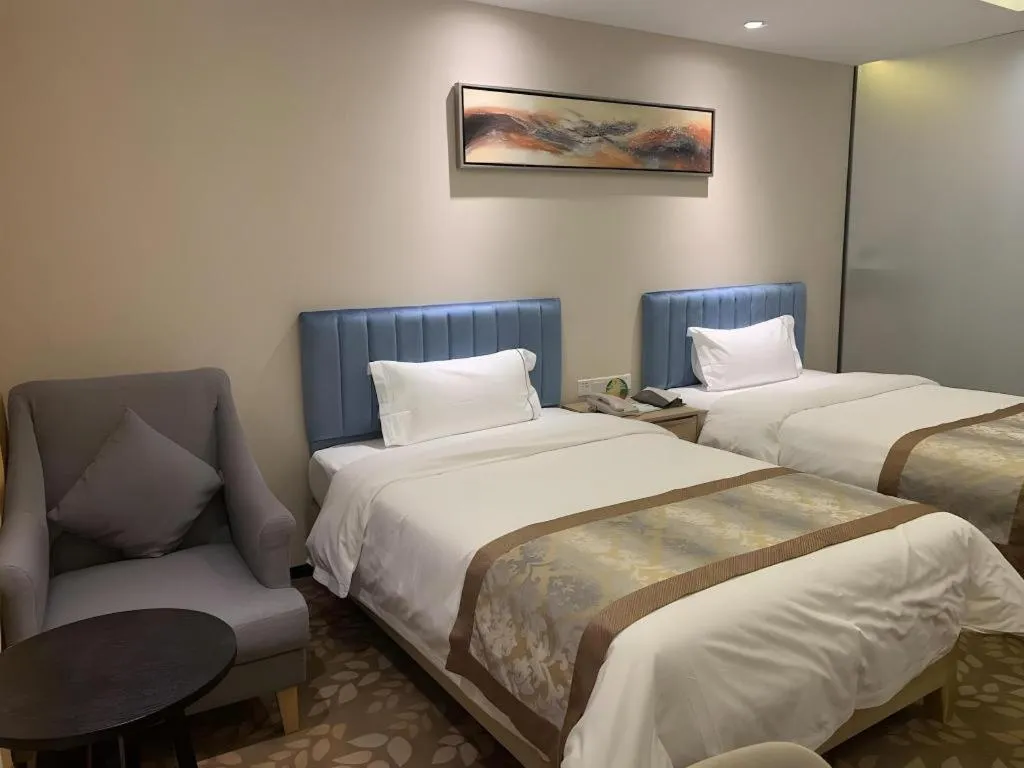Bed in Golden Central Hotel Shenzhen