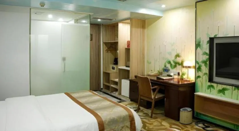 Bed in Golden Central Hotel Shenzhen