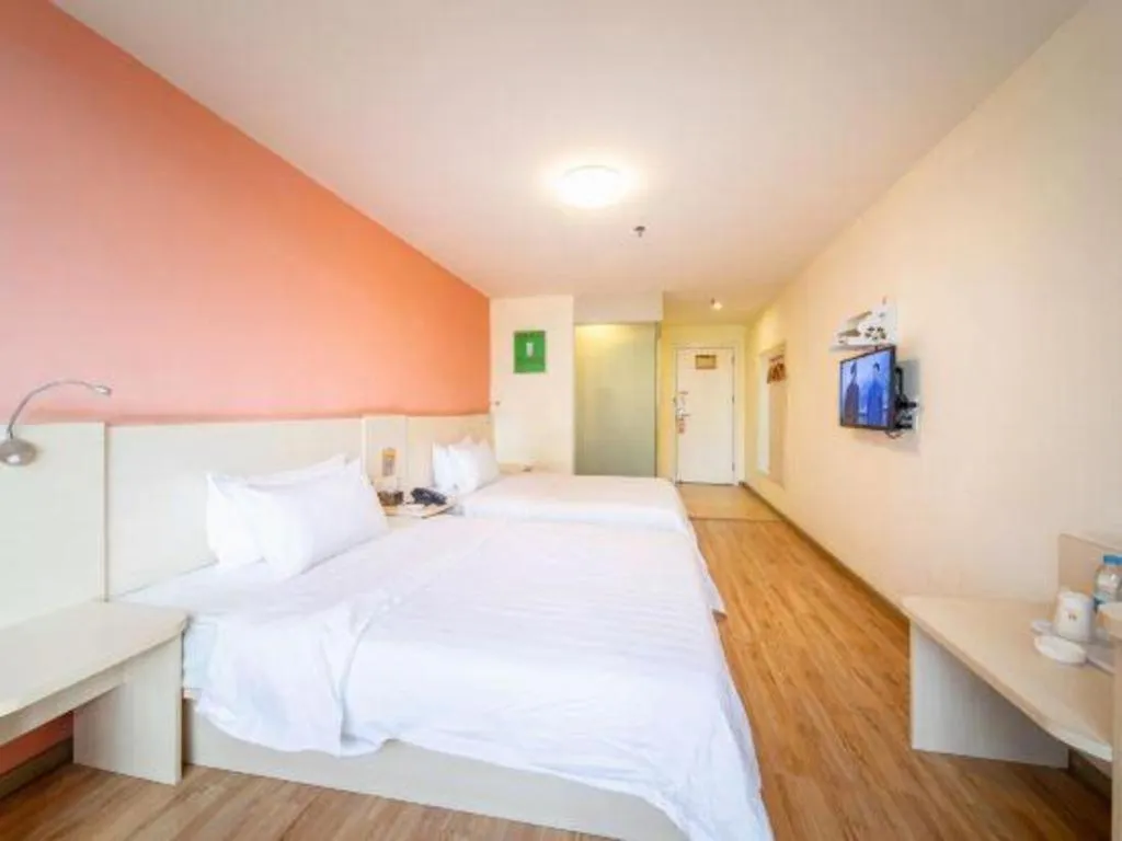 Bed in 7 Days Inn Huizhou Daya Bay Wanda Plaza