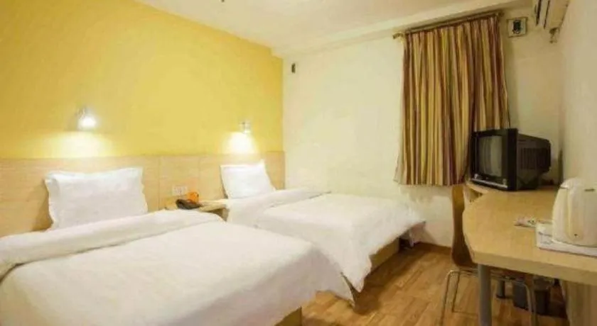 Bed in 7 Days Inn Huizhou Daya Bay Wanda Plaza
