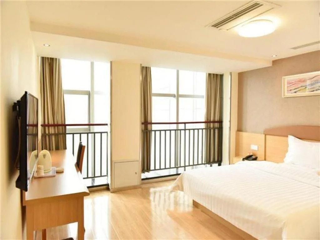Bed in 7 Days Inn Huizhou Daya Bay Wanda Plaza