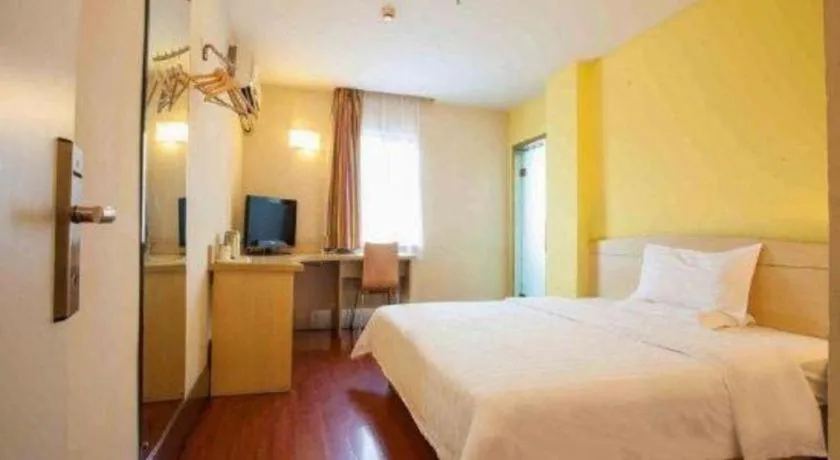 Bed in 7 Days Inn Huizhou Daya Bay Wanda Plaza