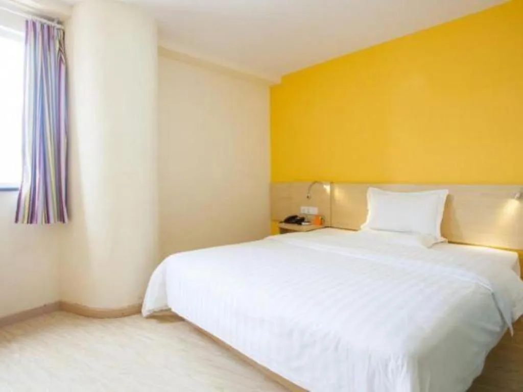 Bed in 7 Days Inn Huizhou Daya Bay Wanda Plaza
