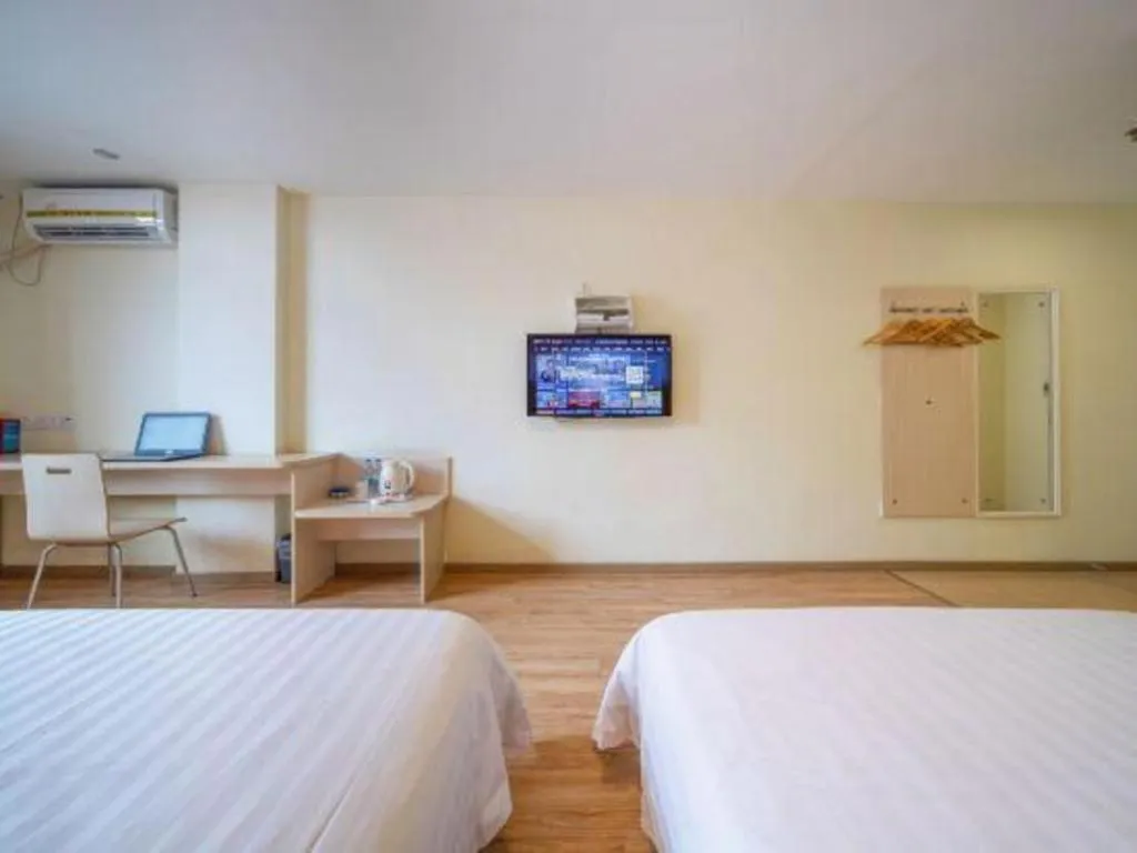Bed in 7 Days Inn Huizhou Daya Bay Wanda Plaza