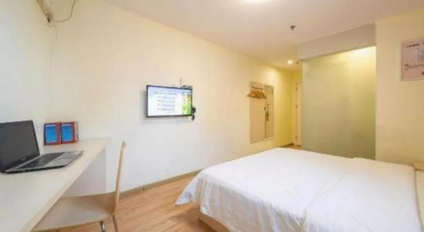 Bed in 7 Days Inn Huizhou Daya Bay Wanda Plaza