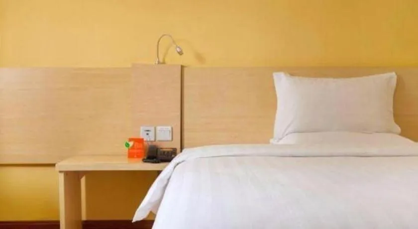 Bed in 7 Days Inn Huizhou Daya Bay Wanda Plaza