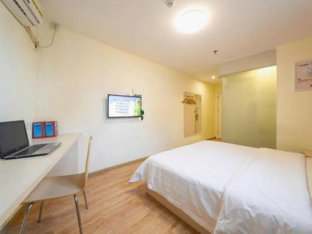 Bed in 7 Days Inn Huizhou Daya Bay Wanda Plaza