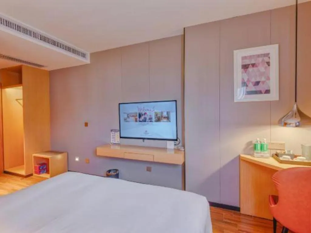 Bed in Borrman Hotel Zhaoqing Sihui Tianguangxu Jade City