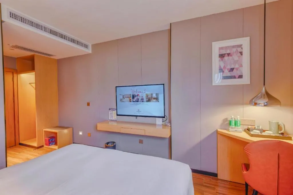 Bed in Borrman Hotel Zhaoqing Sihui Tianguangxu Jade City