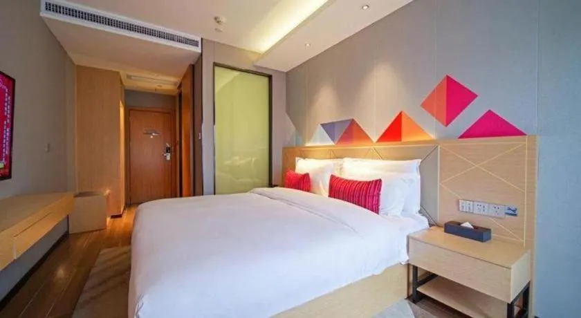 Bed in Borrman Hotel Zhaoqing Sihui Tianguangxu Jade City