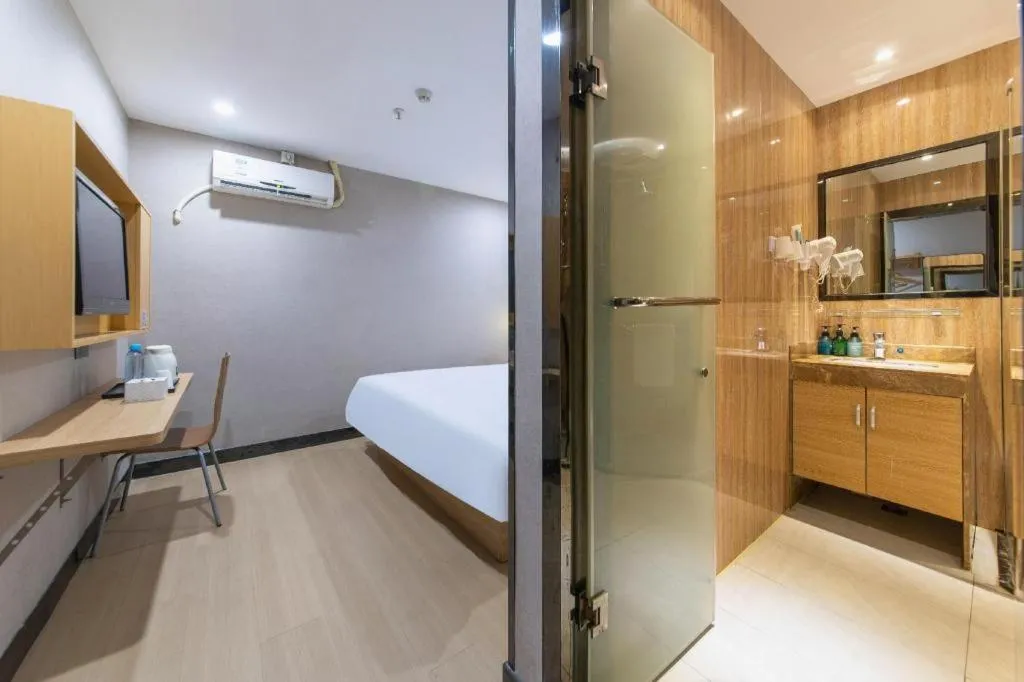 7 Days Premium·Guangzhou Dongxiaonan Subway Station