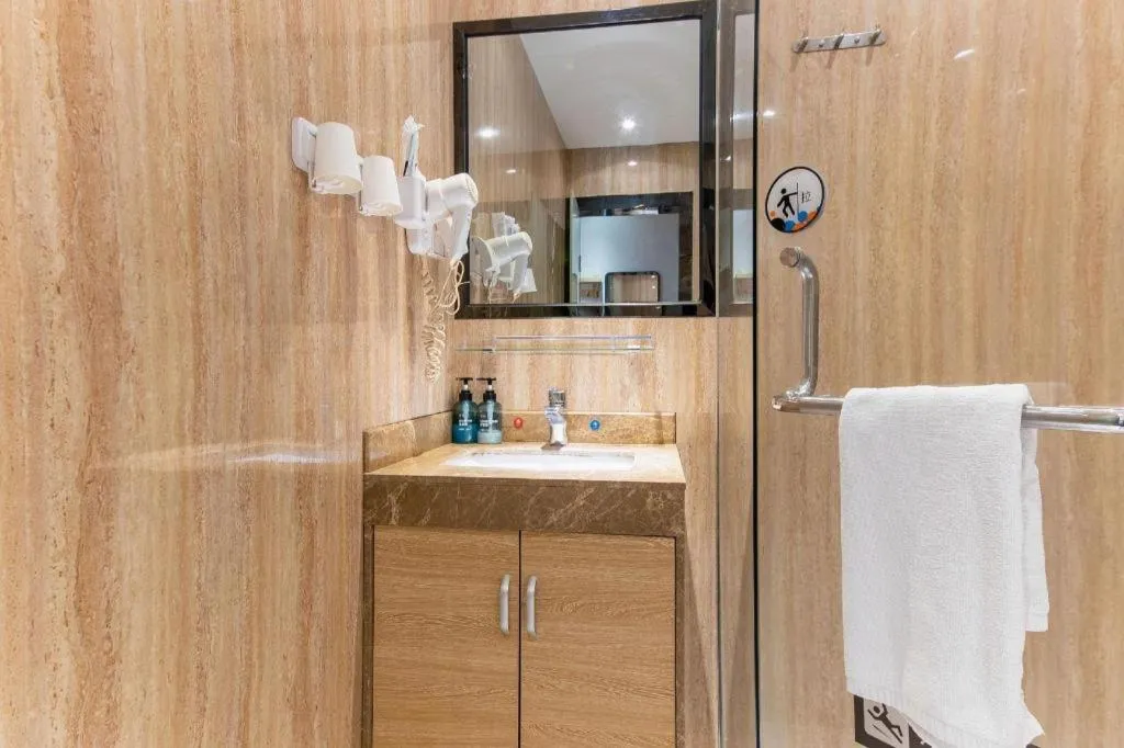 7 Days Premium·Guangzhou Dongxiaonan Subway Station